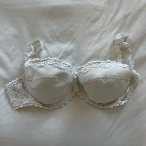 Victoria’s Secret White Lace Bra
